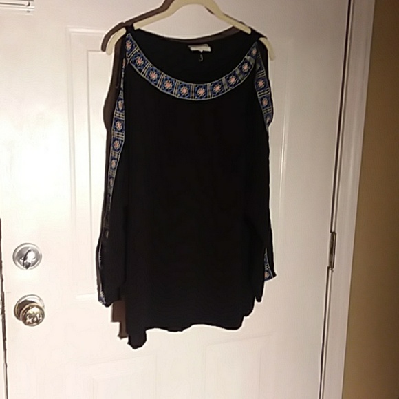 Ava & Viv Tops - 3/$20 Cold shoulder all the way in 3 places
